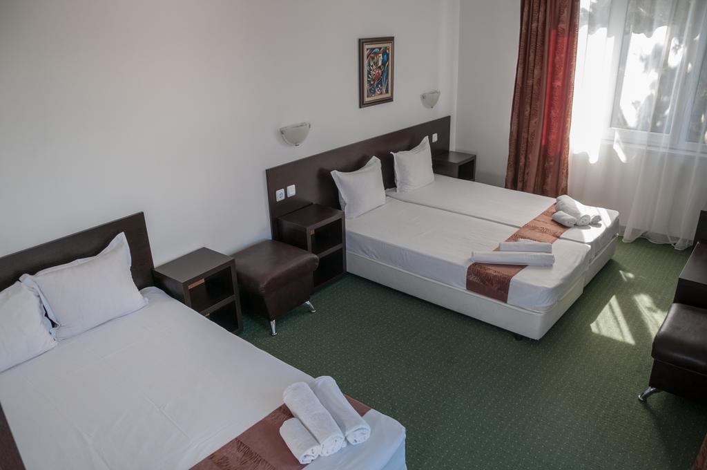 Family Нouse -Нotel Asai Ravda Exterior photo
