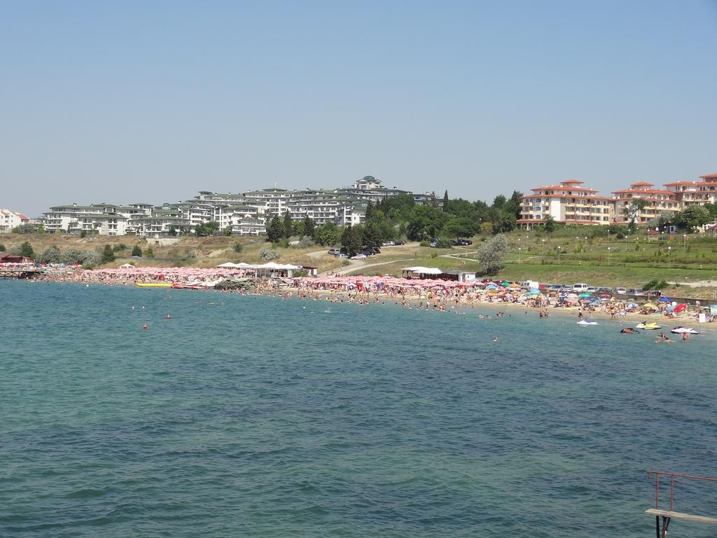 Family Нouse -Нotel Asai Ravda Exterior photo