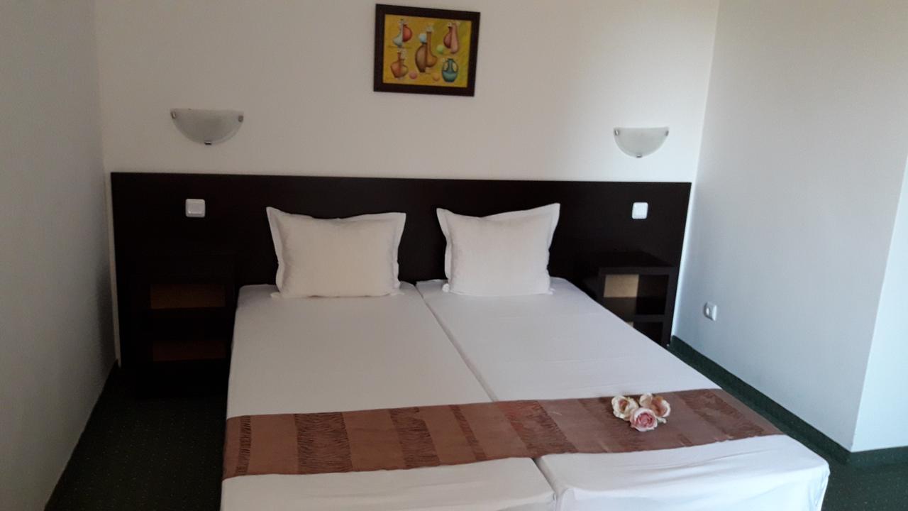Family Нouse -Нotel Asai Ravda Exterior photo