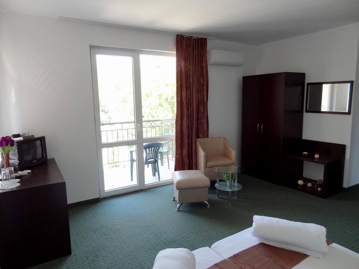 Family Нouse -Нotel Asai Ravda Exterior photo