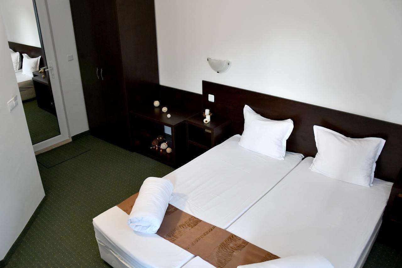 Family Нouse -Нotel Asai Ravda Exterior photo