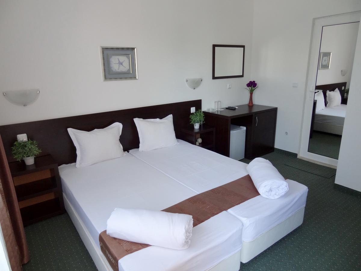 Family Нouse -Нotel Asai Ravda Exterior photo