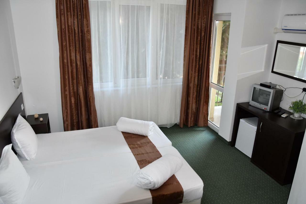 Family Нouse -Нotel Asai Ravda Exterior photo
